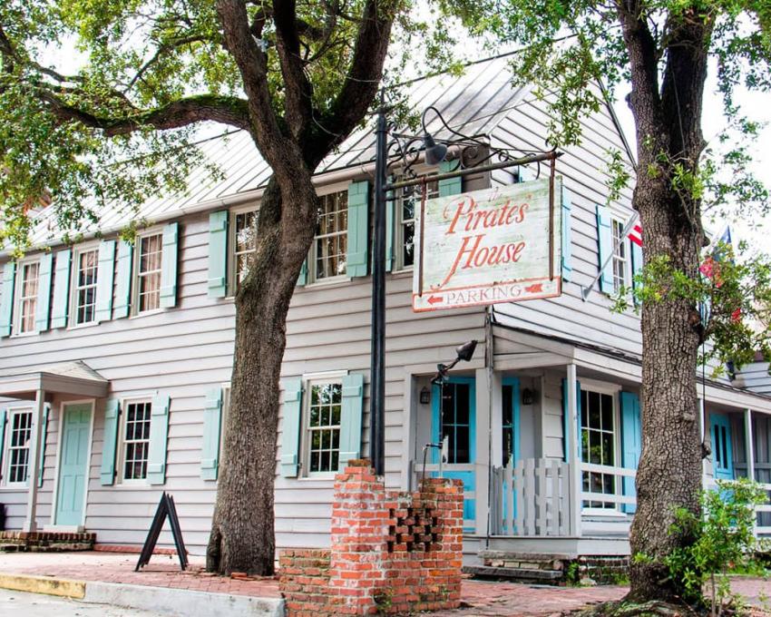 15 HAUNTINGLY Good Haunts In Savannah, Georgia | By Kathlyn King | Sociomix